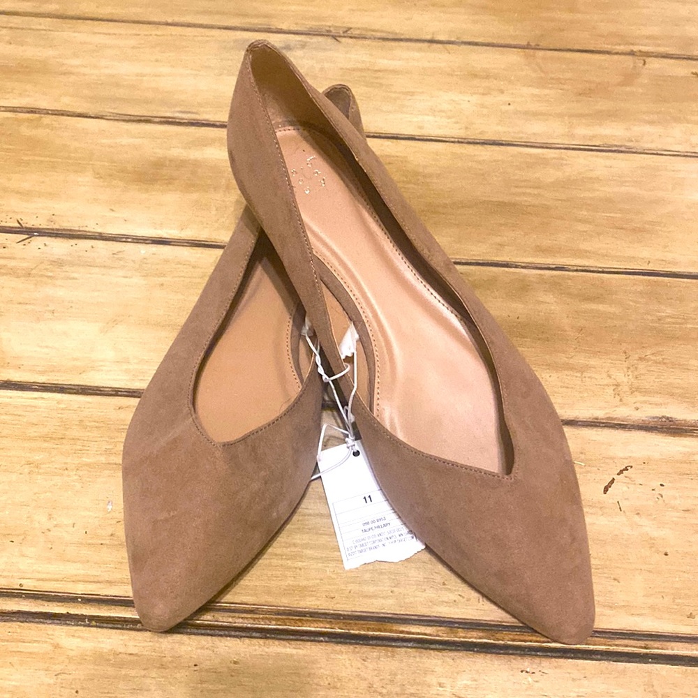 Beige soft flats. Women’s Size 11. NWT. Never worn.